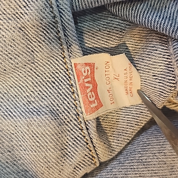 Vintage 90s Levi's Jean Jacket - Picture 15 of 16